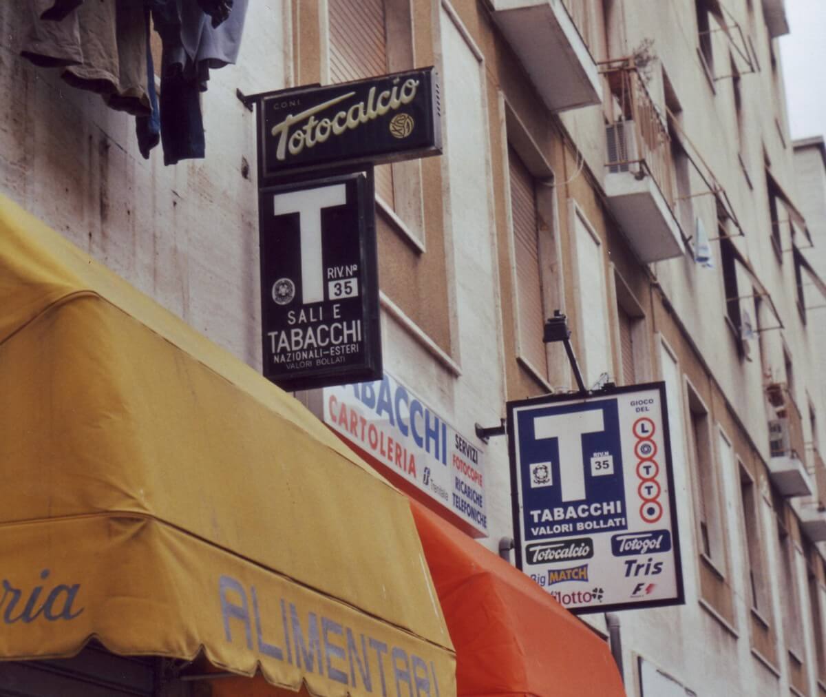 Enseigne d'un bureau de tabac italien typique (Sali e Tabacchi)