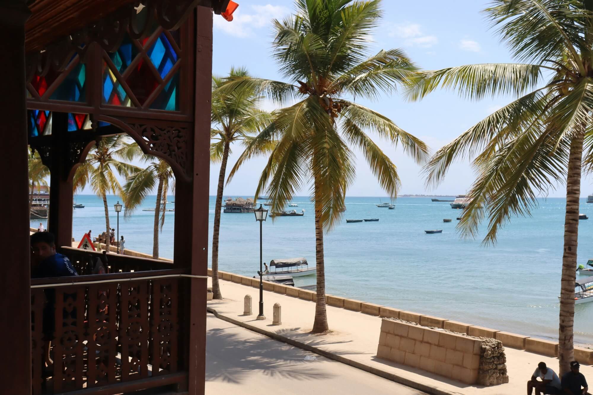 Ein Hotel am Strand von Sansibar.
