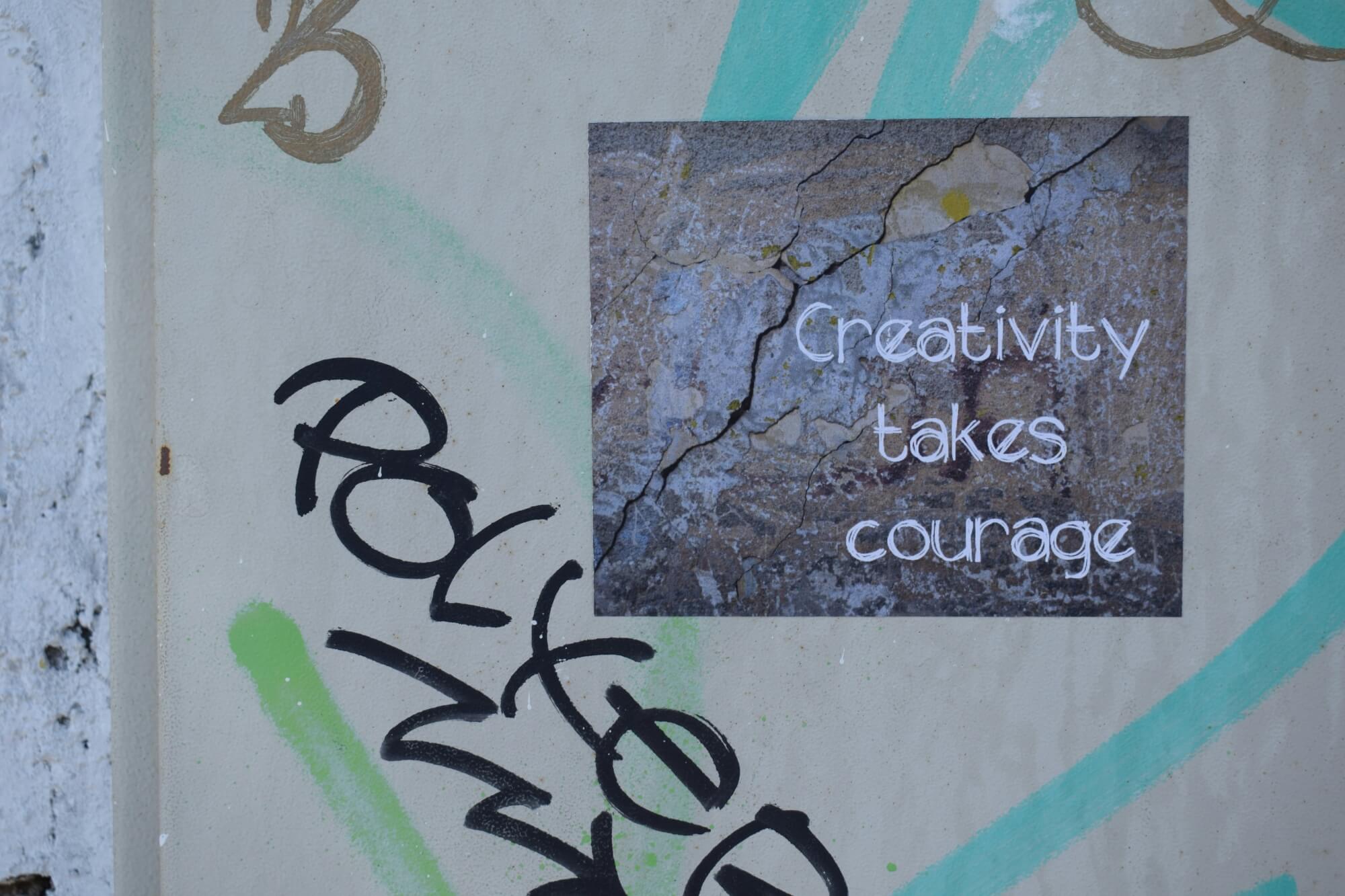 Beklebte Wand mit Grafity.